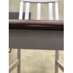 Ruskea ja valkoinen massiivipuinen tuoli (victorie)