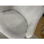 Vaaleanharmaa Einara (la forma) työtuoli, jossa kosmeettisia virheitä.