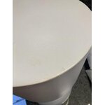 Valkoinen design-sohvapöytä branford (jotex), jossa kauneusvirheitä