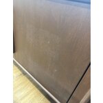 Tumši brūns masīvkoka skapis (paul) ar kosmētisku defektu