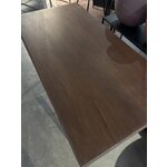 Brūns masīvkoka rakstāmgalds (paul) ar kosmētisku defektu