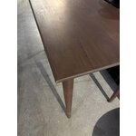 Brūns masīvkoka rakstāmgalds (paul) ar kosmētisku defektu