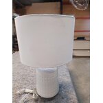 Balta stalinė lempa (iva) su grožio trūkumais