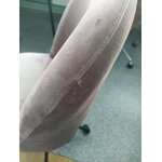 Rožinė aksominė biuro kėdė (rachel) su kosmetiniais defektais