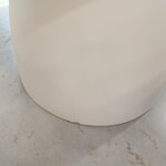 Обеденный стол особой формы (Sahra) светло-бежевого цвета, диаметр 140 см