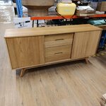 Ruskea designkaappi bettina (actona) pieni kauneusvika