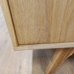 Ruskea designkaappi bettina (actona) pieni kauneusvika