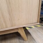 Ruskea designkaappi bettina (actona) pieni kauneusvika