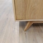 Ruskea designkaappi bettina (actona) pieni kauneusvika