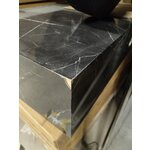 Musta design-sohvapöytä, jossa lesley kauneusvirheitä