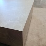 Šviesus marmuro imitacijos kavos staliukas (lesley) su kosmetiniu defektu