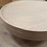 Šviesiai rudas apvalus kavos staliukas iš medžio masyvo (Benno)