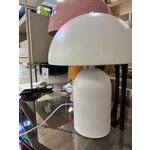 Valkoinen pöytävalaisin (Walter)