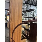 Marmorinen design-lattiavalaisin (alina), jossa kosmeettinen virhe