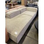 Beige 2-osainen samettimoduulisohva (Lennon), jossa kosmeettisia vikoja