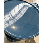Sininen design-yöpöytä componibili (kartell) kosmeettisella virheellä