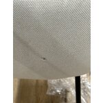 Светлый стул (алани) отличается от оригинала