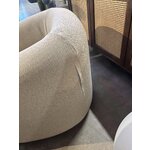 Smėlio spalvos fotelis (sofa) su kosmetiniu defektu
