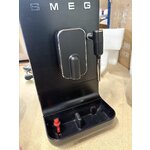 Must 50´ndate Stiilis Espressomasin (Smeg)