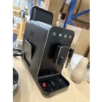 Must 50´ndate Stiilis Espressomasin (Smeg)