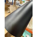 Musta lattiavalaisin (sia) kauneusvirheellä