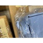 Sininen laatikkolaatikkotiili (lego) rikki