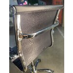 Black office chair (negra) with small cosmetic defects