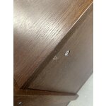 Tamsiai ruda lentyna su spintele (calary)