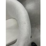 Gaišs krēsls (alani)