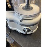 Kreemjas köögikombain artisan (kitchenaid) iluvigadega.