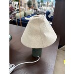 Marmorinen pöytävalaisin (gia), jossa kosmeettinen virhe