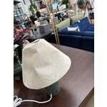 Marmorinen pöytävalaisin (gia), jossa kosmeettinen virhe