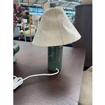 Marmorinen pöytävalaisin (gia), jossa kosmeettinen virhe