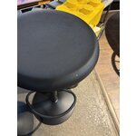 Juoda baro kėdė „Finch“ (actona) h=59-80 grožio trūkumai