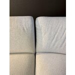 Krēmkrāsas stūra dīvāns (sofa) 404x231 ar kosmētisku defektu