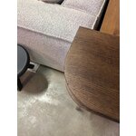 Ruskea konsolipöytä (calary) kauneusvirheellä