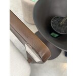 Ruskea design-tuoli costa (asir), jossa kauneusvirheitä.