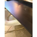 Sulaužytas juodas stalas miso (actona).