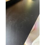 Sulaužytas juodas stalas miso (actona).