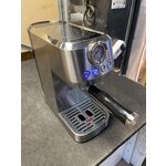 Espressokeitin pro m piccolo (gastroback), jossa kosmeettisia puutteita.