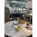 Design-pöytävalaisin barclaya (ellos), jossa kauneusvirhe