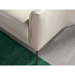 White sofa (angel cerdá)