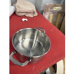 Набор из 7 кастрюль (kitchenaid) с косметическими дефектами.