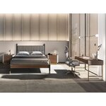 Light gray office chair (angel cerda)