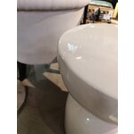 Бежевый журнальный столик (gigi) с косметическими дефектами.