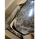 Прикроватная тумбочка невесты (зуми) сломана