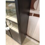 Melna vitrīnas skapja eksponāts XL3 (koka)