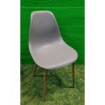 Pilka ruda plastikinė kėdė