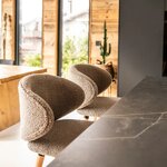 Kermanvärinen Bouclé-baarijakkara Tiago